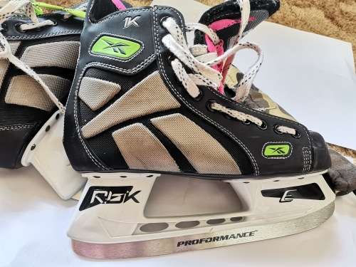 Ice skates Size 8 Reebok 1k Pro Skates